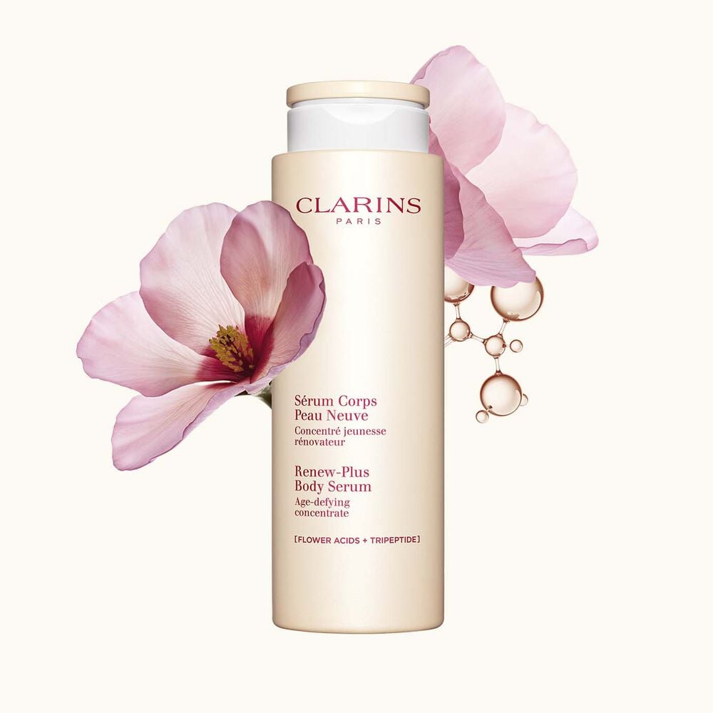 Packshot of Clarins Renew-Plus Body Serum next to flowers and collagen molecules on a light beige background.
