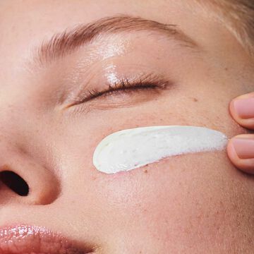 Youth-protecting Sunscreen Very High Protection SPF50+