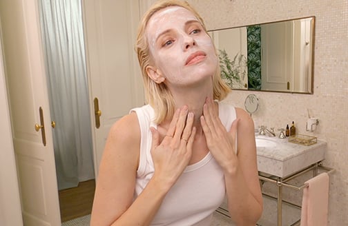 What causes blackheads to appear?