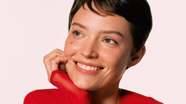 Model removing her make-up