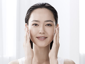 How to apply anti-ageing essence