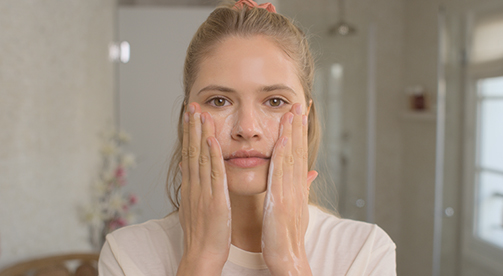 What is the difference between a blackhead and acne?
